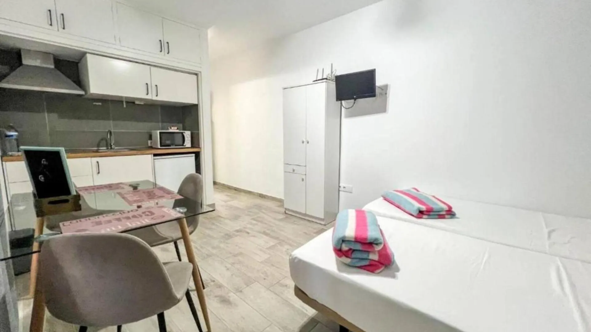 Apart Otel Acogedor Estudio Con Bbq Y Terraza Para Una Estancia Ideal Costa Del Silencio