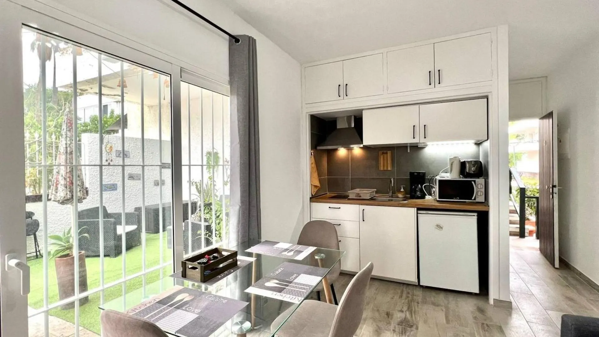 Acogedor Estudio Con Bbq Y Terraza Para Una Estancia Ideal Costa Del Silencio Aparthotel